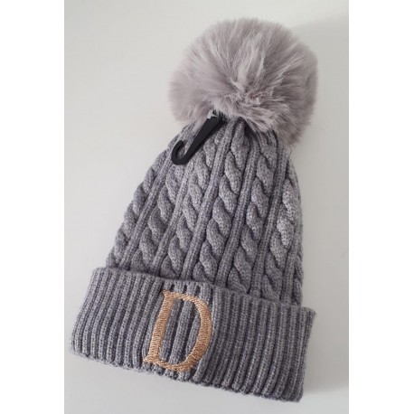 Gorro con inicial adulto